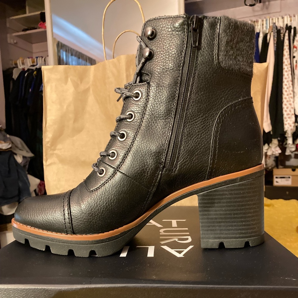 NIB Waterproof Booties